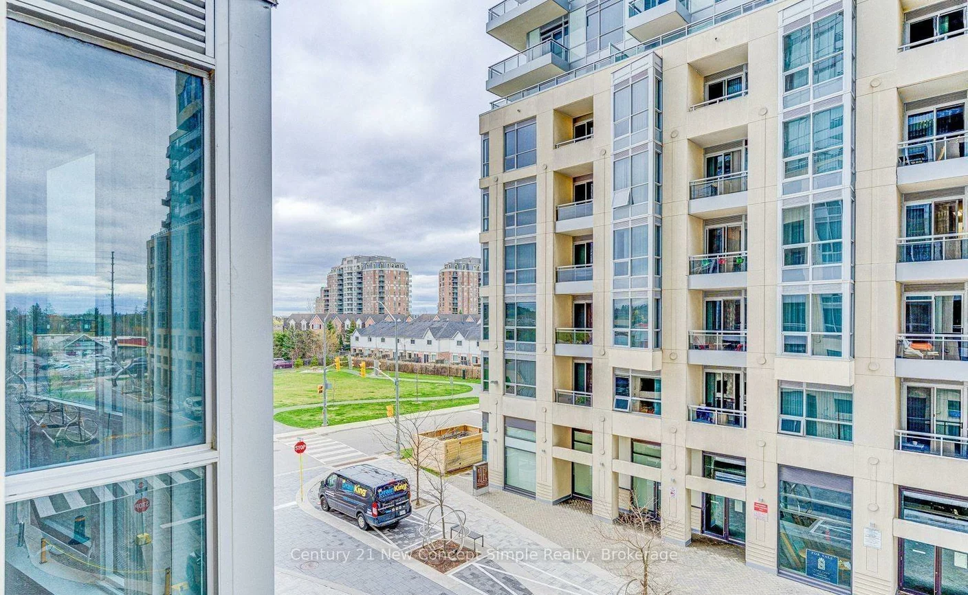 9205, Yonge, Langstaff, Richmond Hill