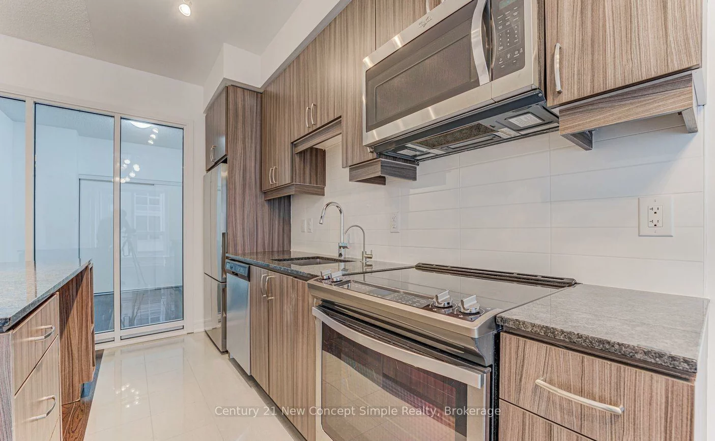 9205, Yonge, Langstaff, Richmond Hill