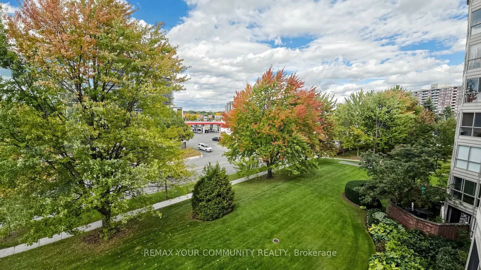 5, Weldrick, North Richvale, Richmond Hill