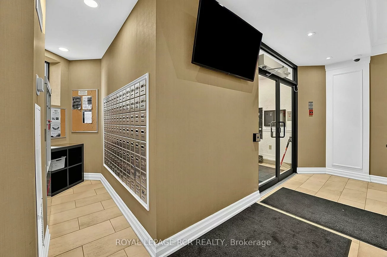 5, Weldrick, North Richvale, Richmond Hill