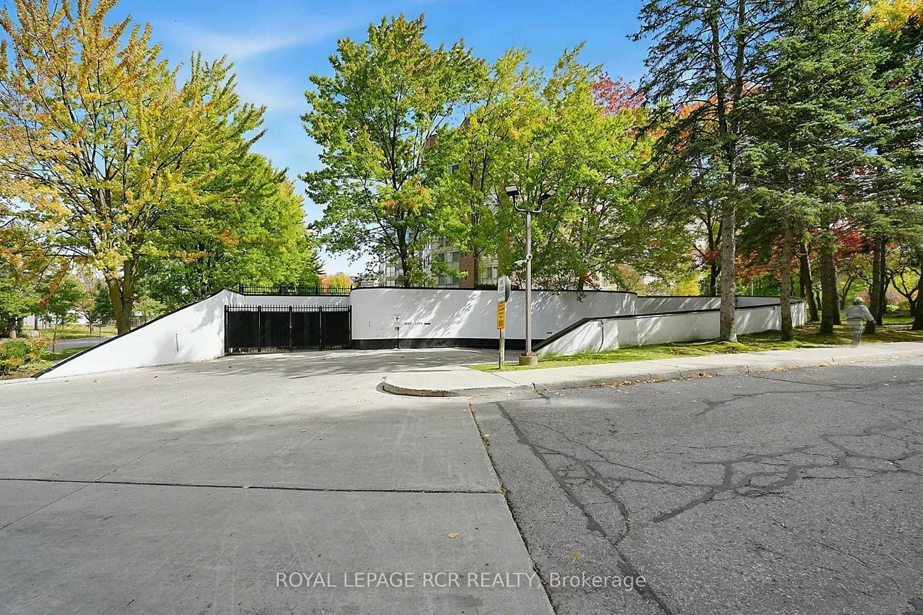 5, Weldrick, North Richvale, Richmond Hill