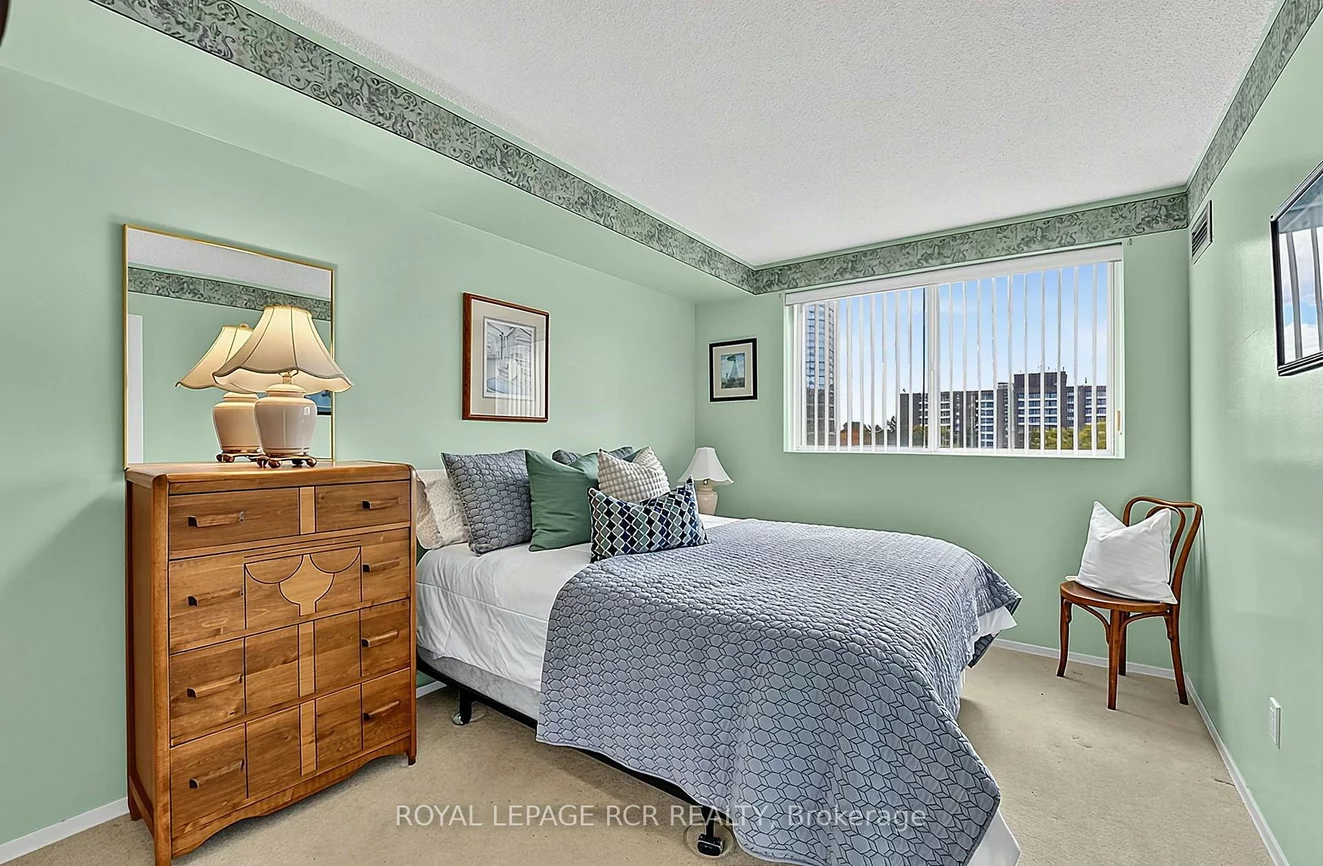 5, Weldrick, North Richvale, Richmond Hill