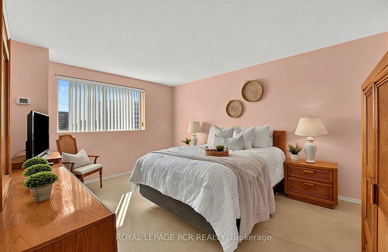 5, Weldrick, North Richvale, Richmond Hill