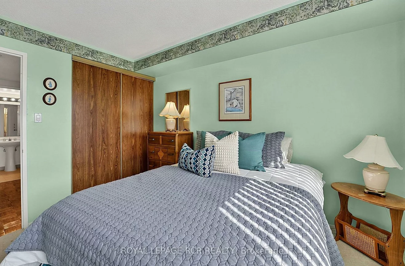 5, Weldrick, North Richvale, Richmond Hill