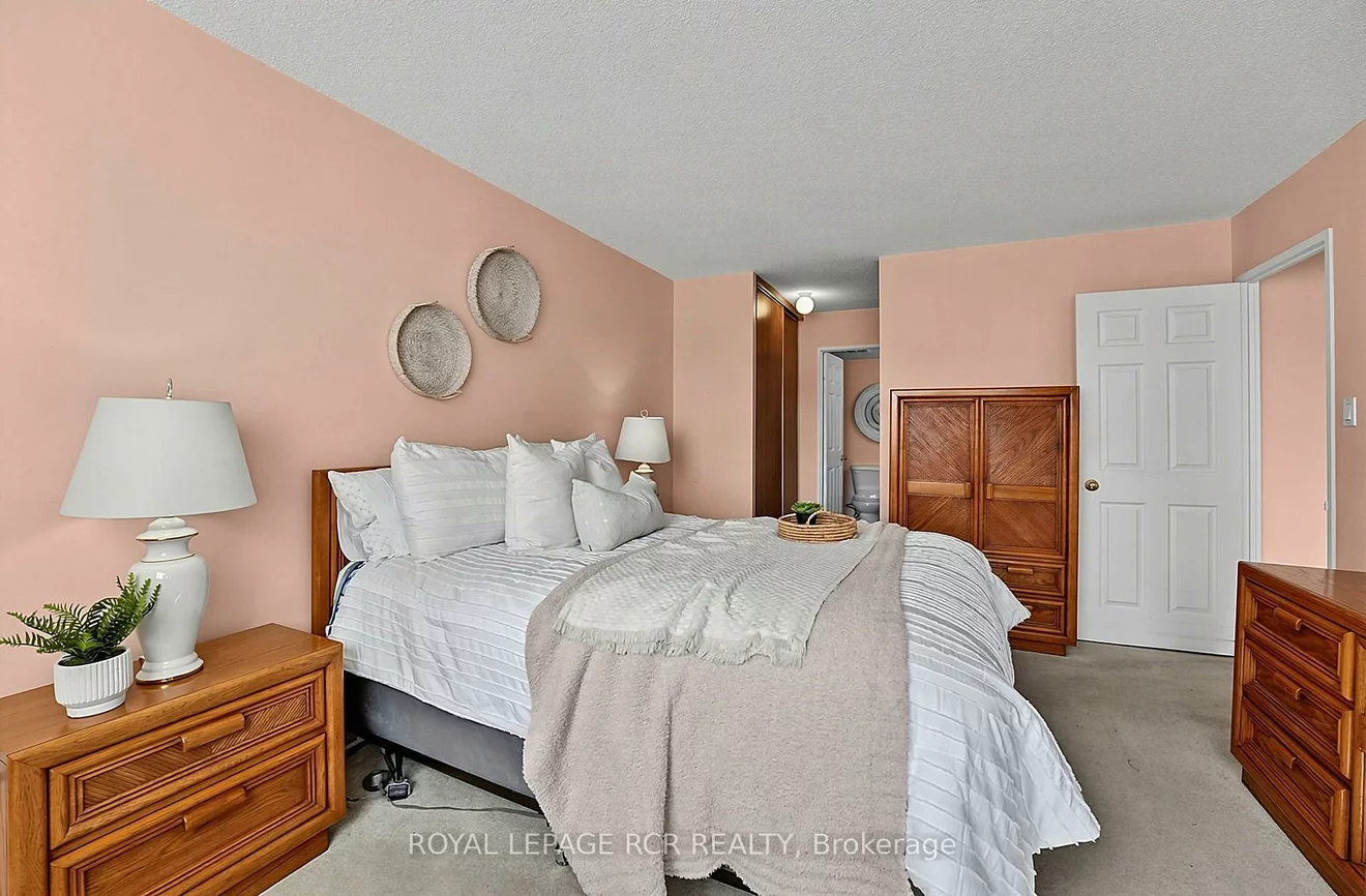 5, Weldrick, North Richvale, Richmond Hill