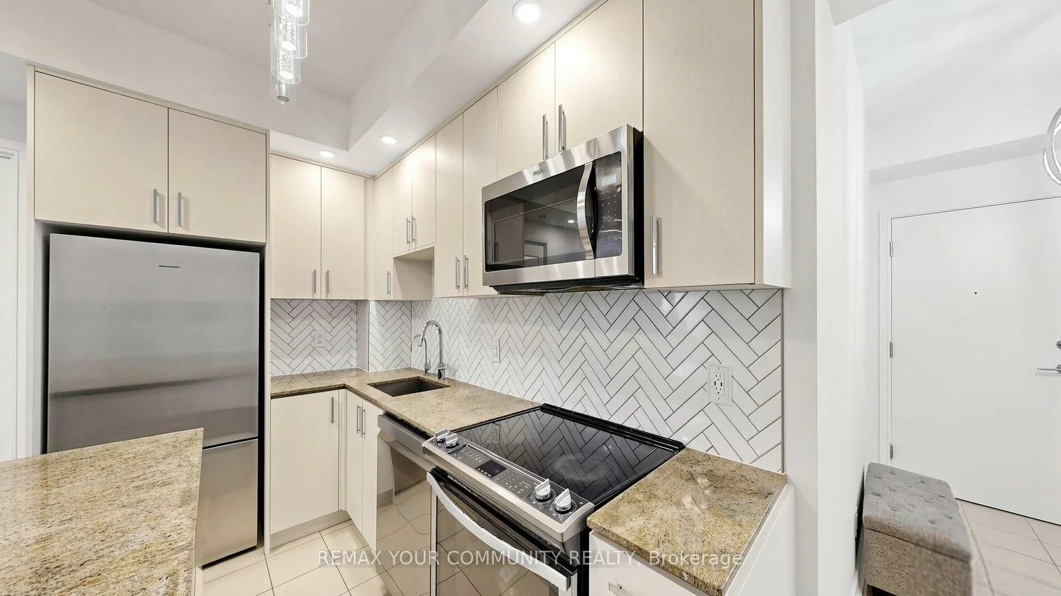 9201, Yonge, Langstaff, Richmond Hill