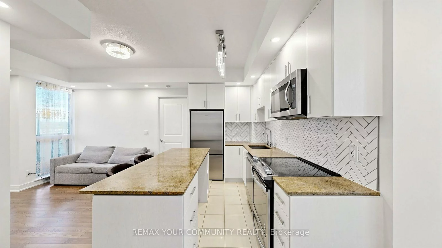 9201, Yonge, Langstaff, Richmond Hill
