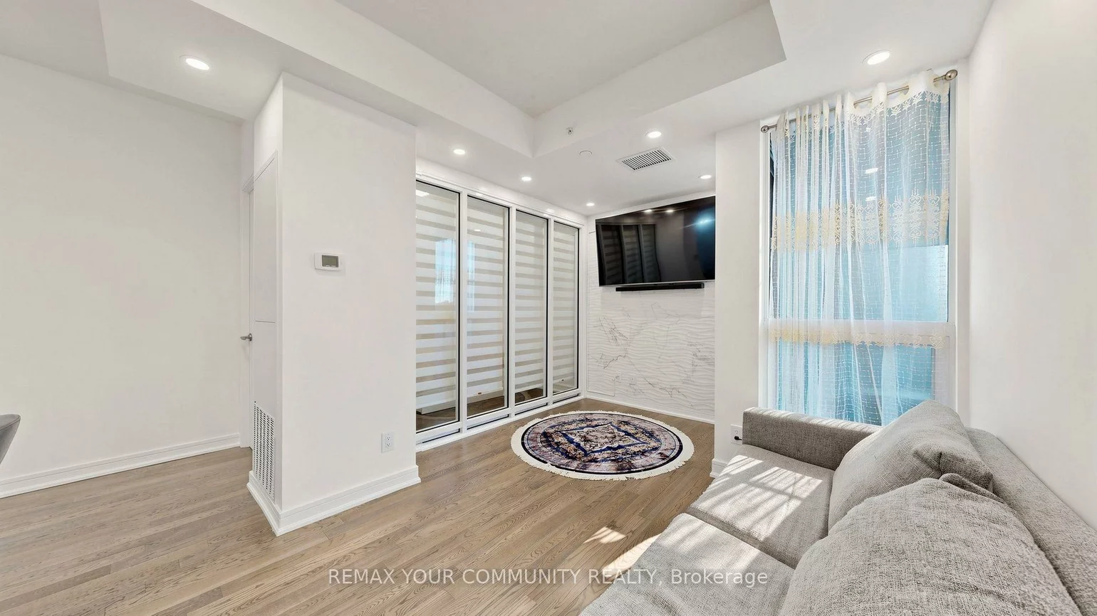 9201, Yonge, Langstaff, Richmond Hill