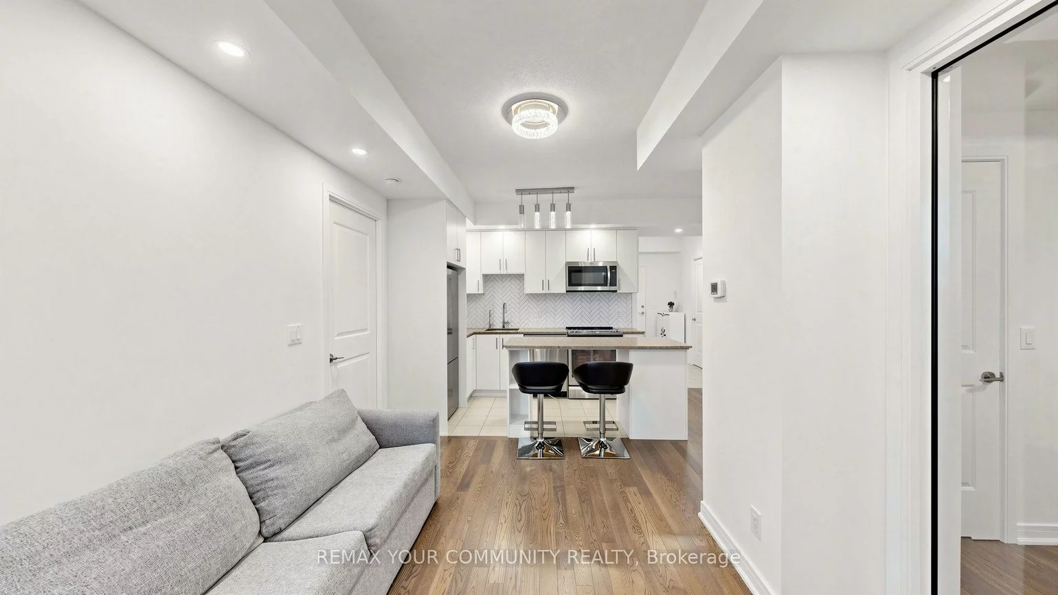 9201, Yonge, Langstaff, Richmond Hill