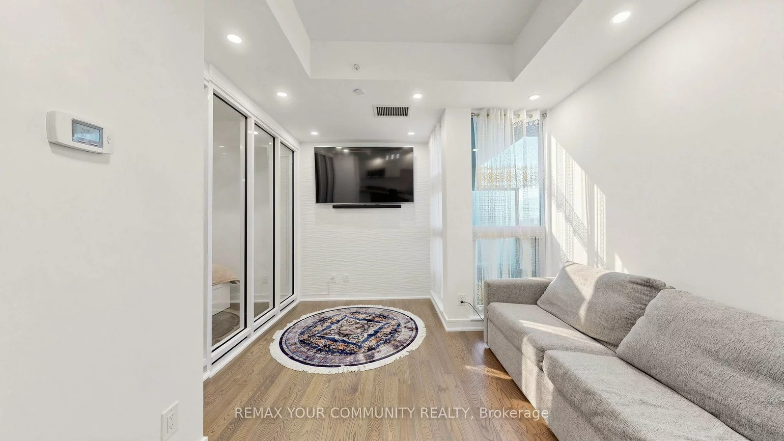 9201, Yonge, Langstaff, Richmond Hill