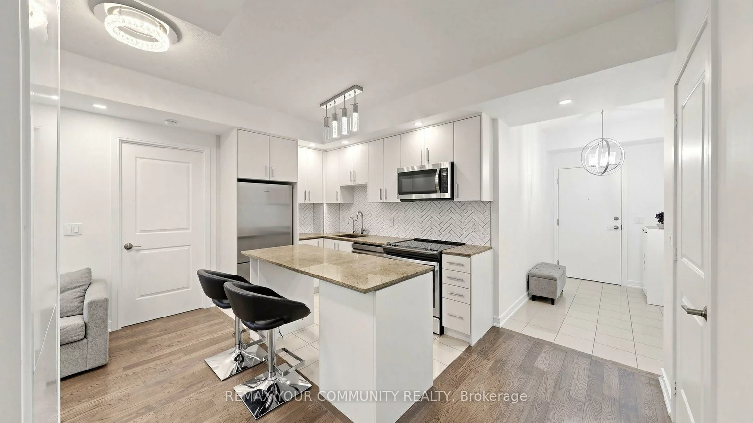 9201, Yonge, Langstaff, Richmond Hill