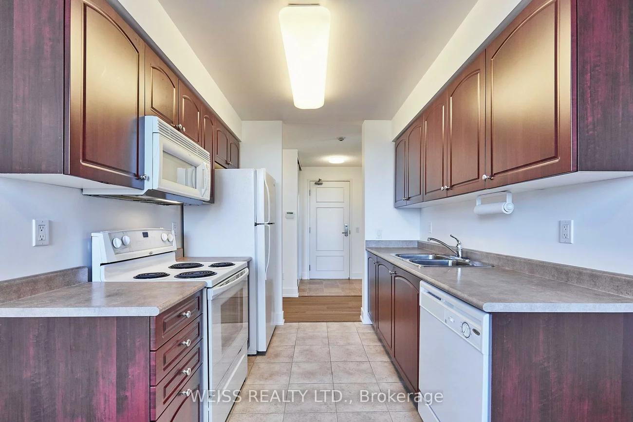 330, Red Maple, Langstaff, Richmond Hill