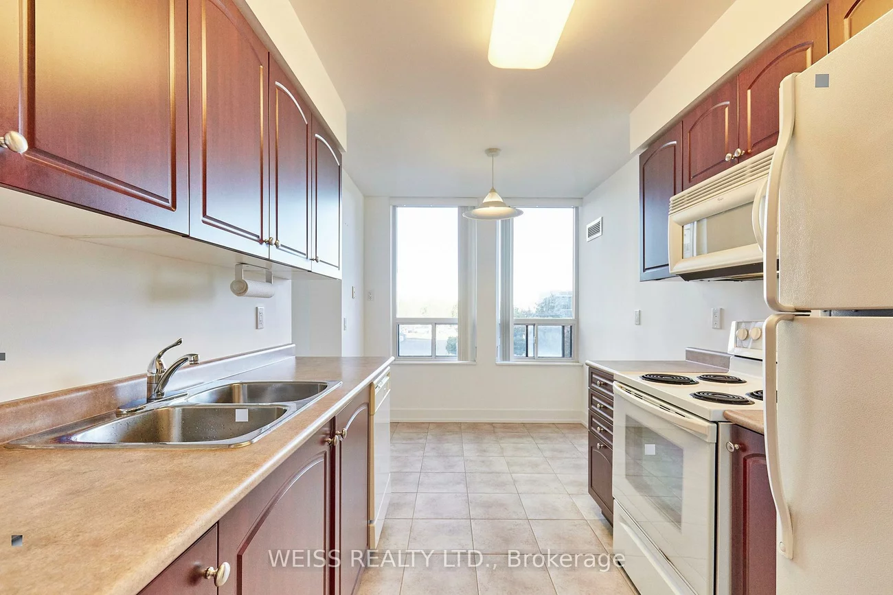 330, Red Maple, Langstaff, Richmond Hill