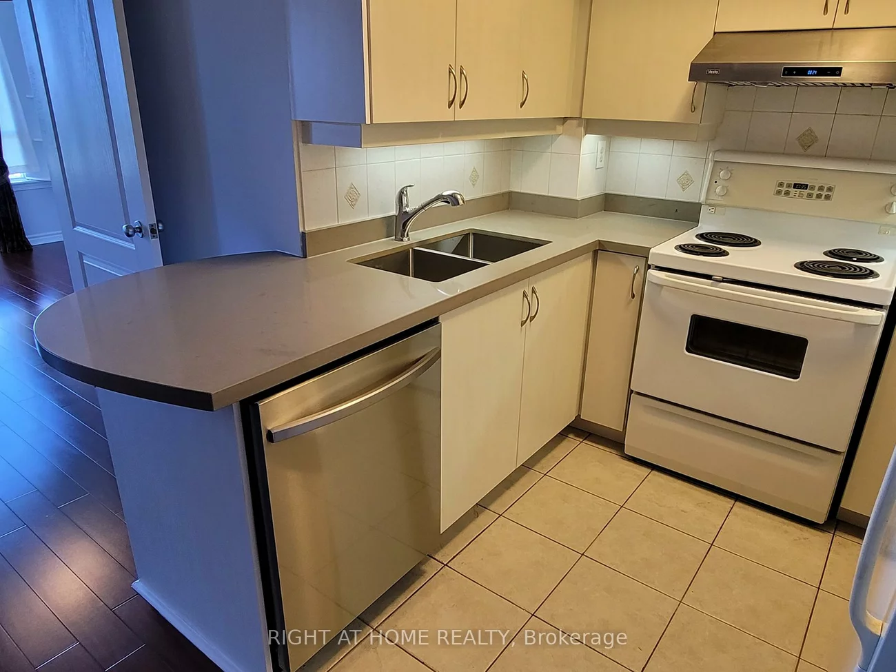 3, Rean, Bayview Village, Toronto