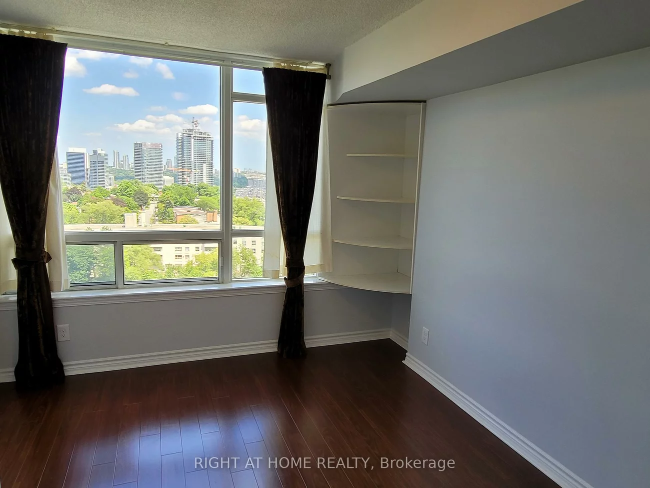 3, Rean, Bayview Village, Toronto