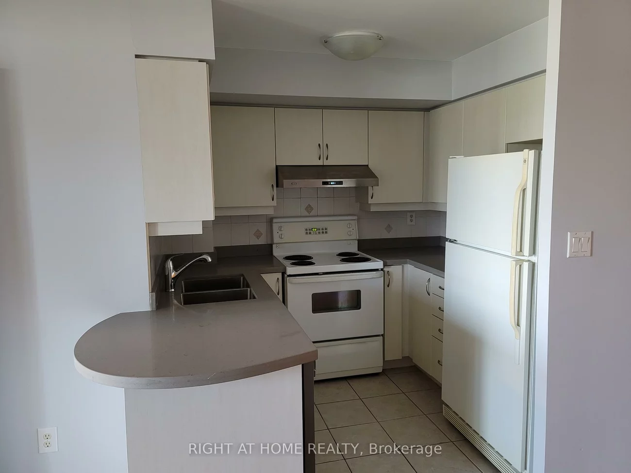 3, Rean, Bayview Village, Toronto