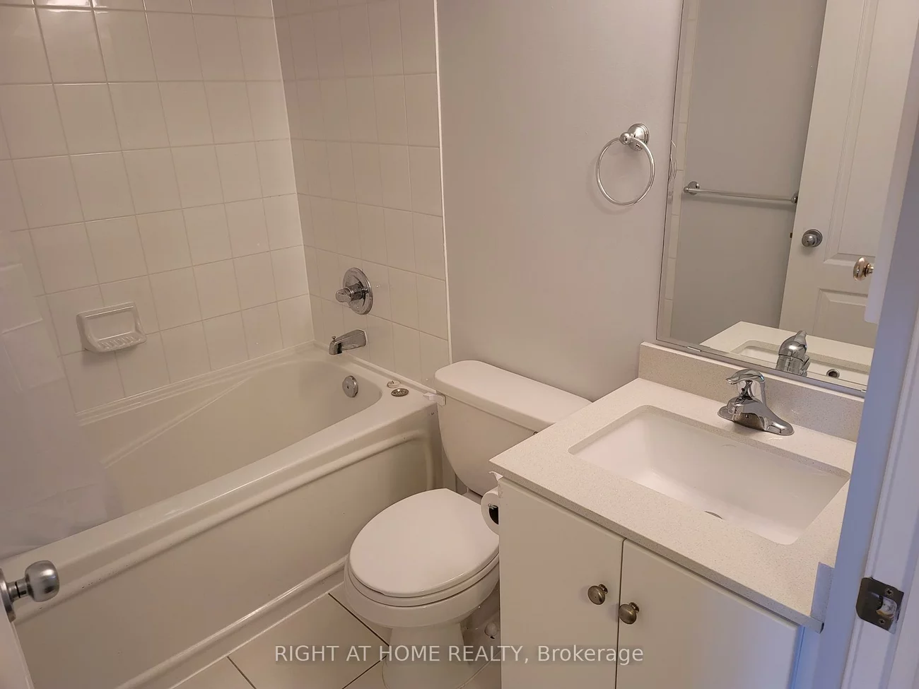 3, Rean, Bayview Village, Toronto