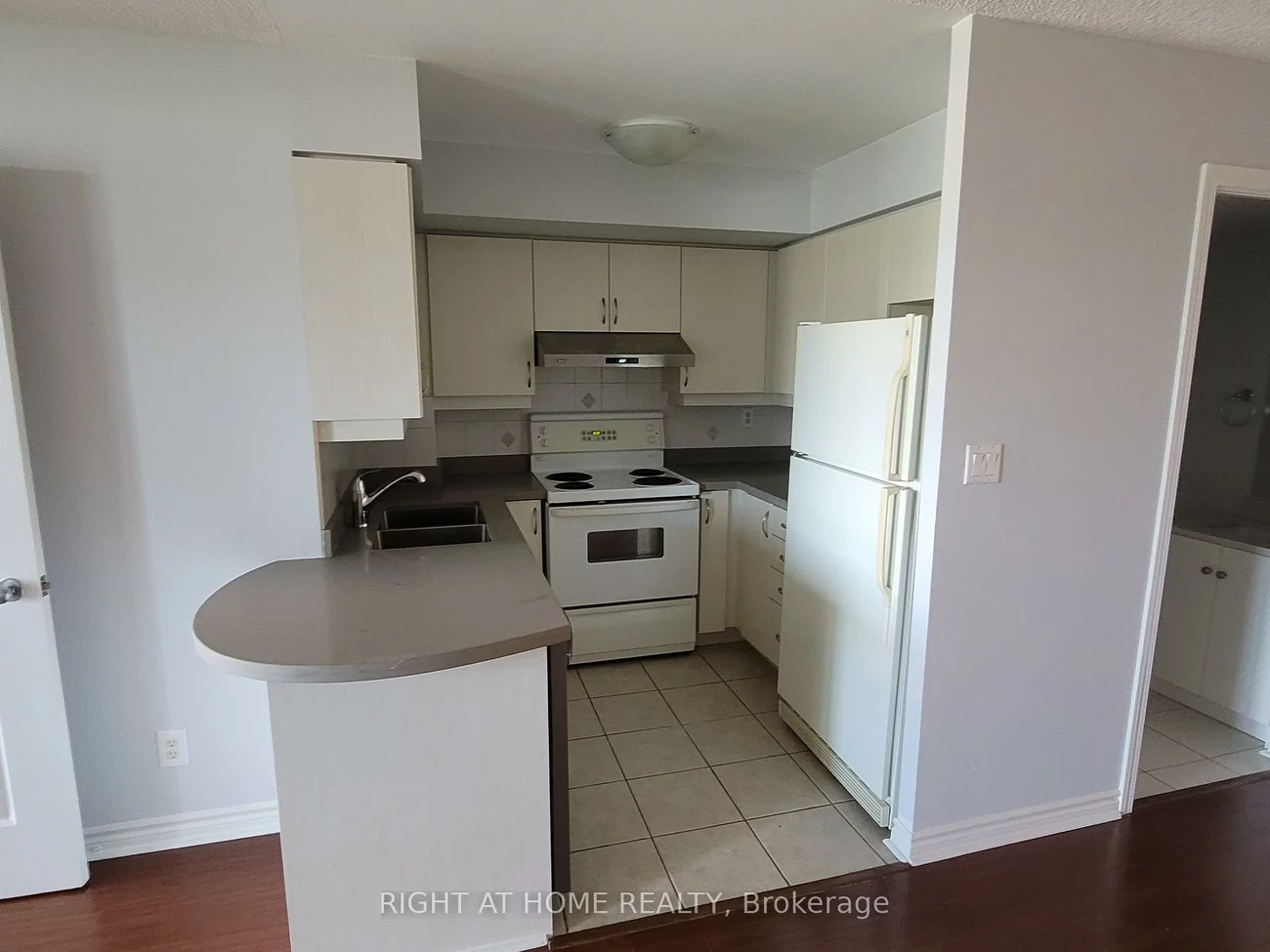 3, Rean, Bayview Village, Toronto