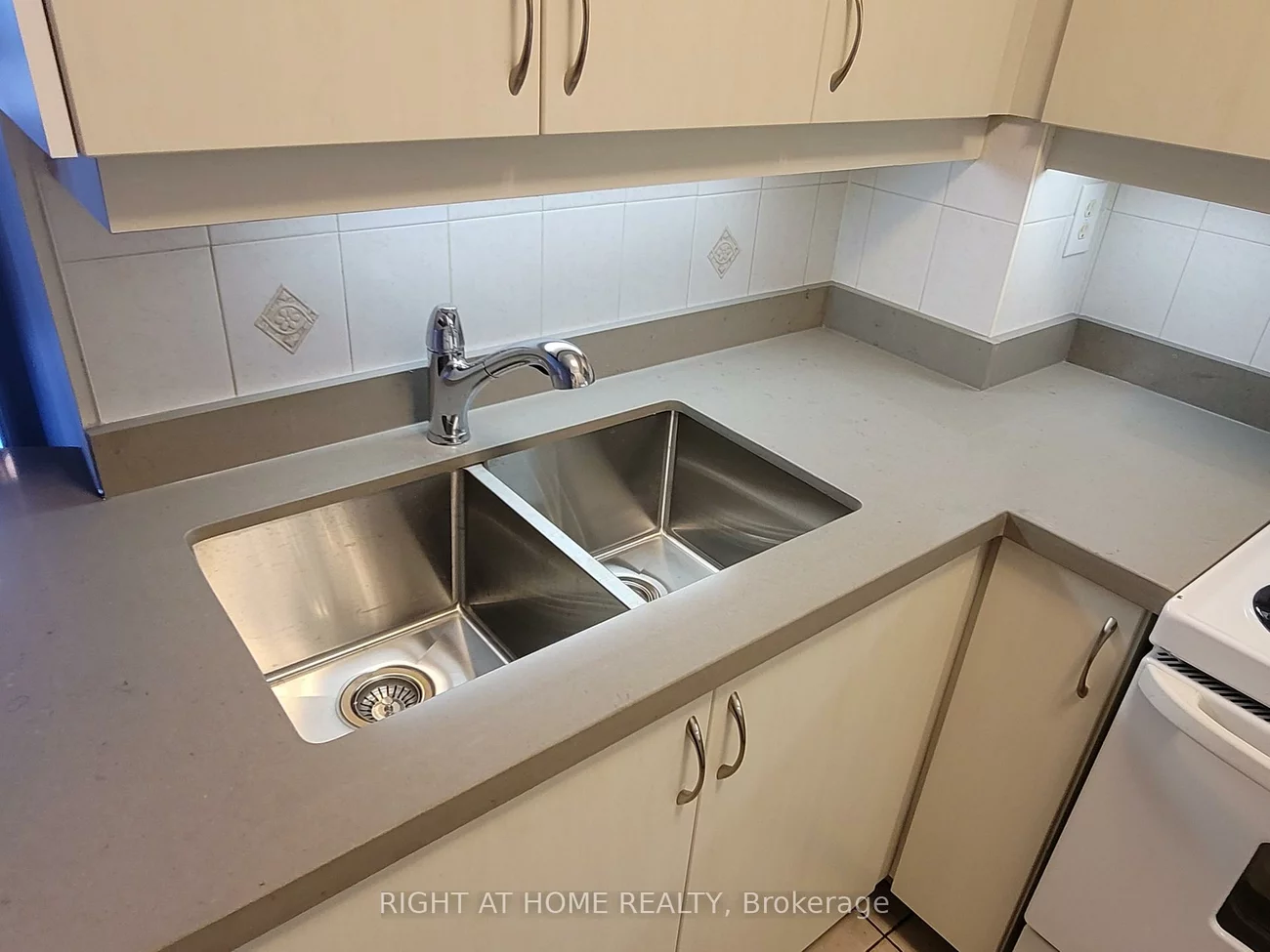3, Rean, Bayview Village, Toronto