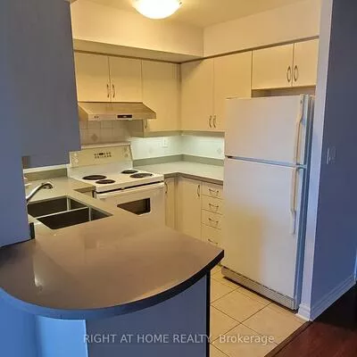3, Rean, Bayview Village, Toronto