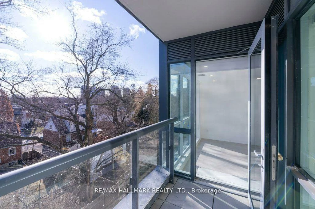 181, Sheppard, Willowdale East, Toronto