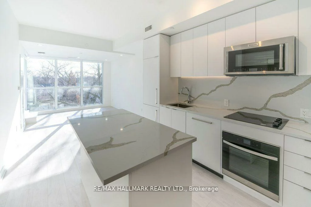 181, Sheppard, Willowdale East, Toronto