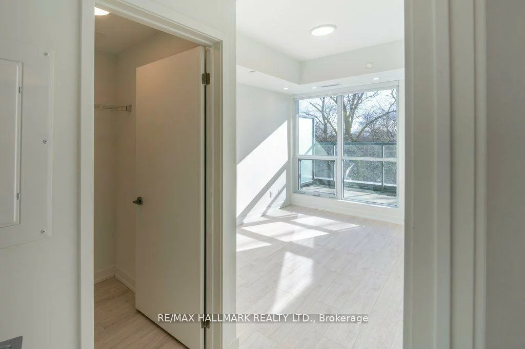 181, Sheppard, Willowdale East, Toronto