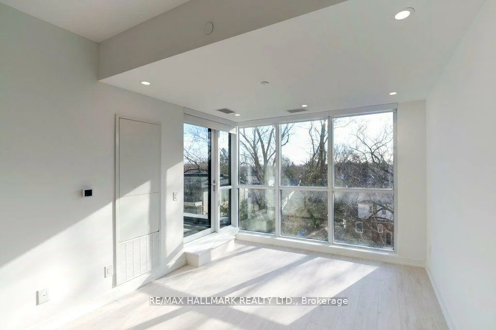 181, Sheppard, Willowdale East, Toronto