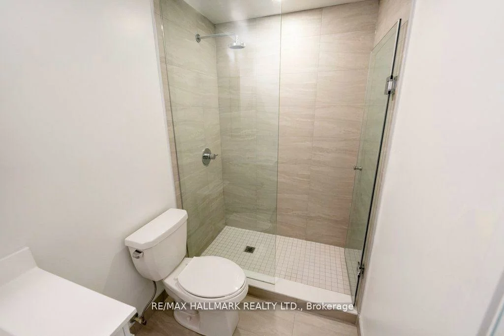 181, Sheppard, Willowdale East, Toronto