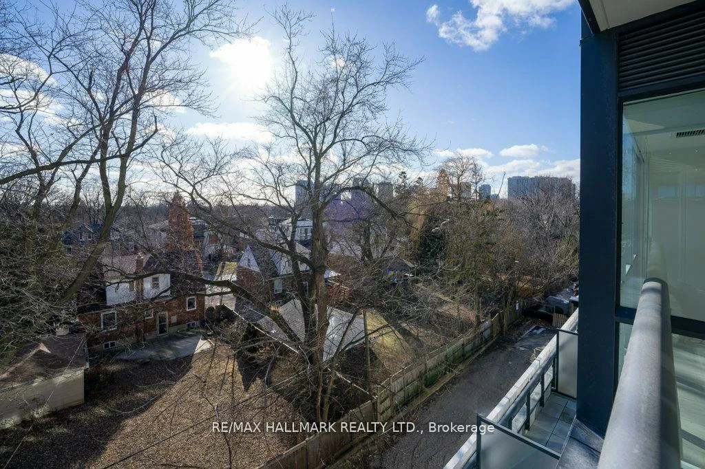 181, Sheppard, Willowdale East, Toronto