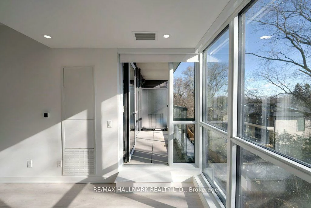 181, Sheppard, Willowdale East, Toronto