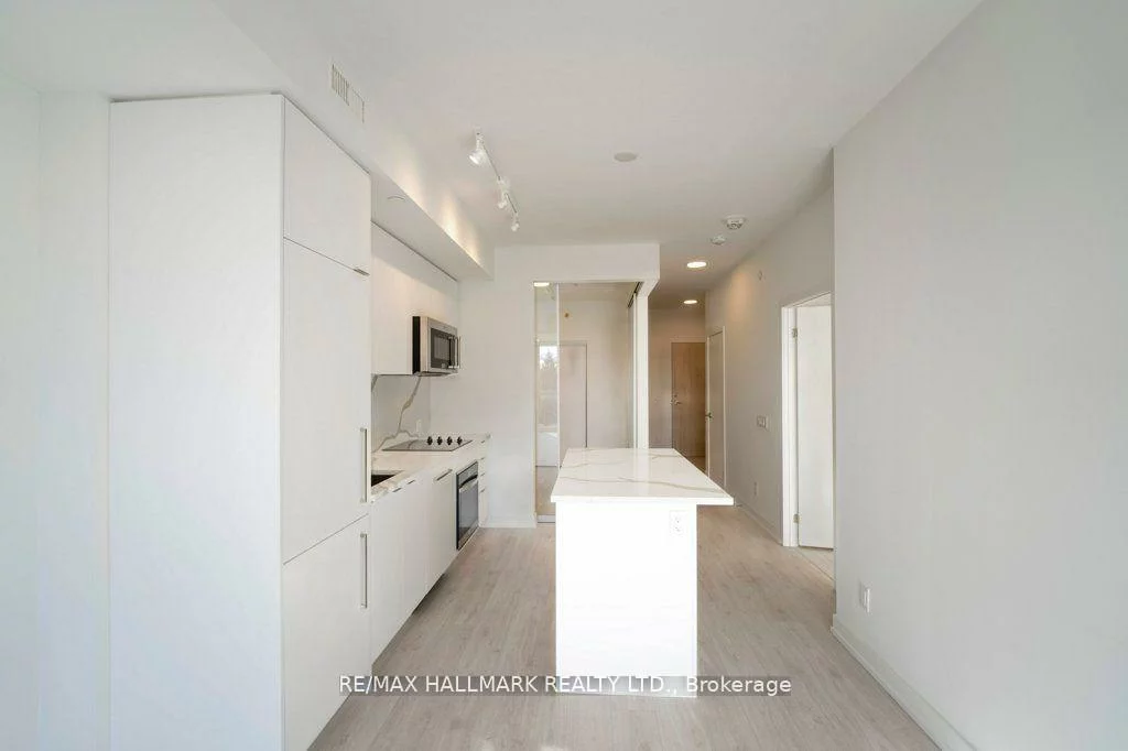 181, Sheppard, Willowdale East, Toronto