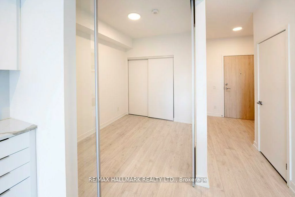 181, Sheppard, Willowdale East, Toronto