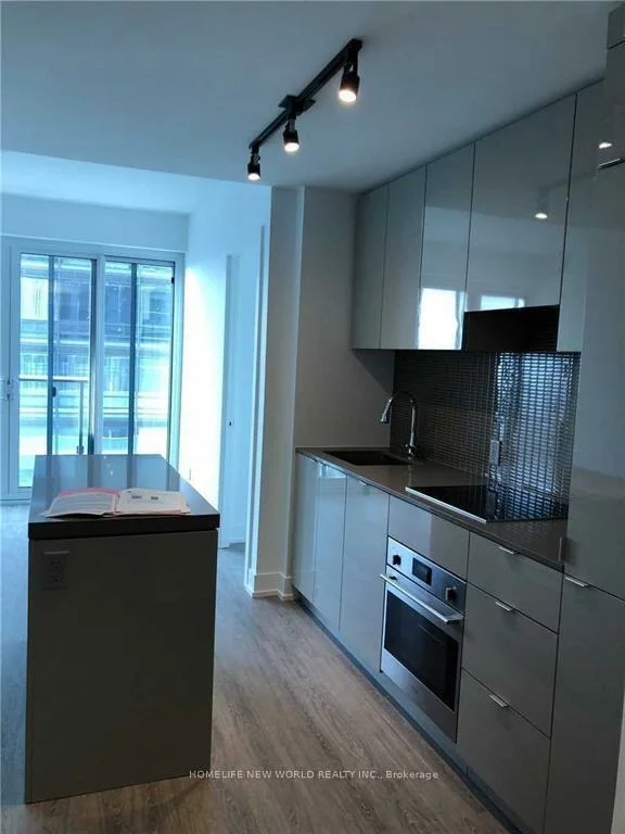 7, Grenville, Bay Street Corridor, Toronto