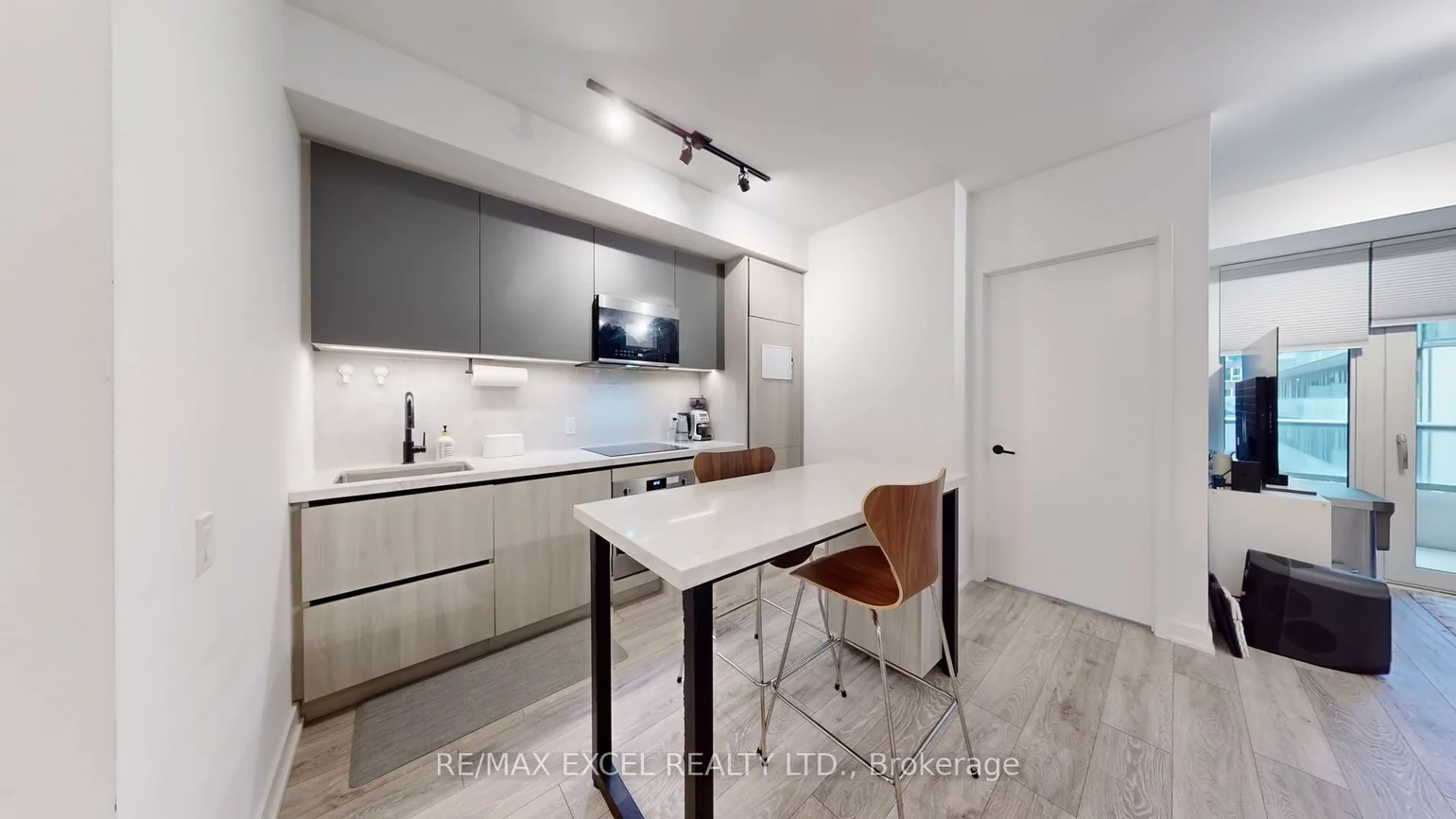 108, Peter, Waterfront Communities C1, Toronto