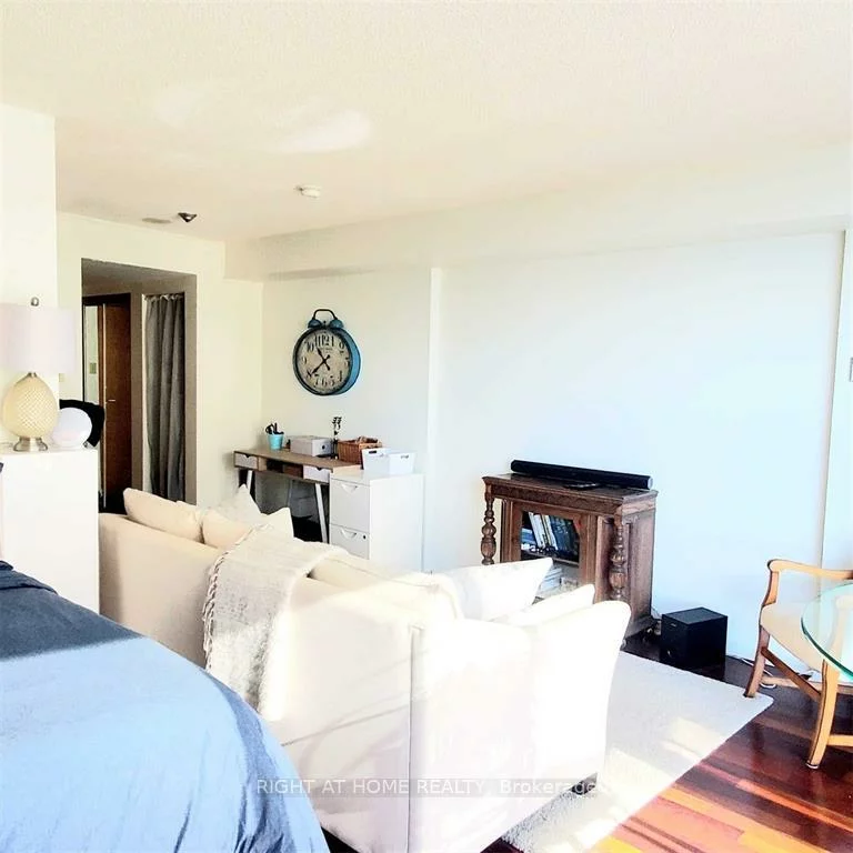 77, Harbour, Waterfront Communities C1, Toronto