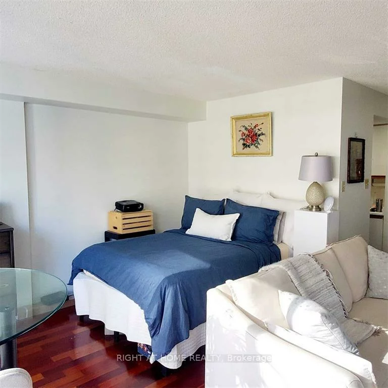 77, Harbour, Waterfront Communities C1, Toronto
