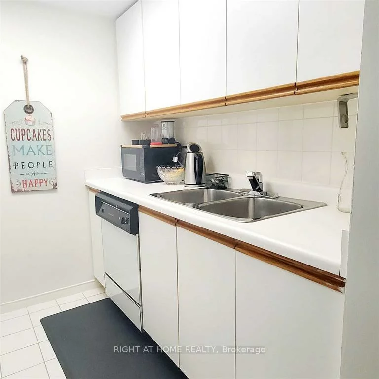 77, Harbour, Waterfront Communities C1, Toronto