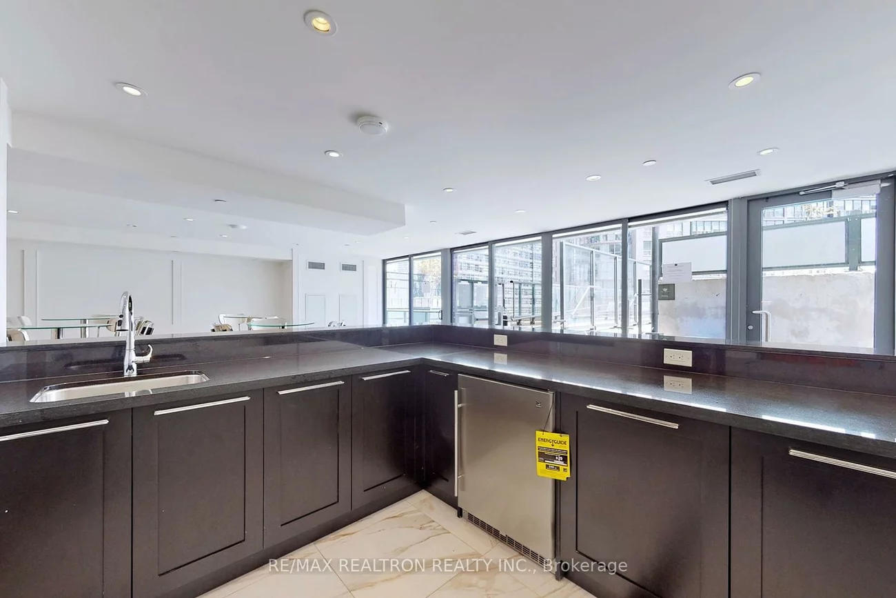 955, Bay, Bay Street Corridor, Toronto