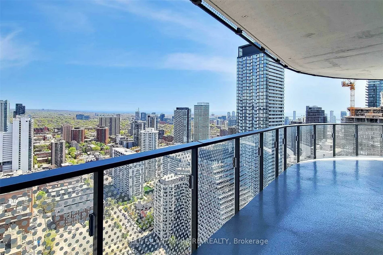 11, Wellesley, Bay Street Corridor, Toronto