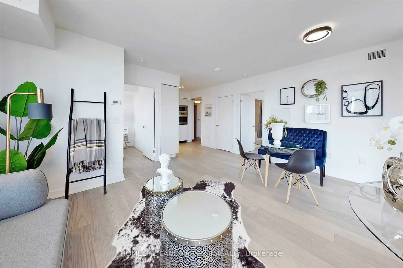 11, Wellesley, Bay Street Corridor, Toronto