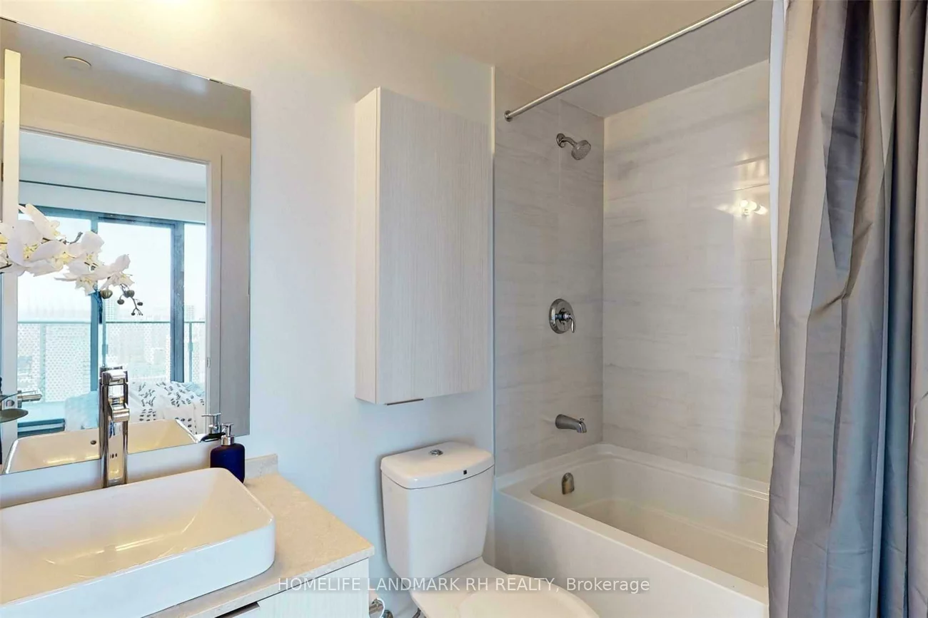 11, Wellesley, Bay Street Corridor, Toronto