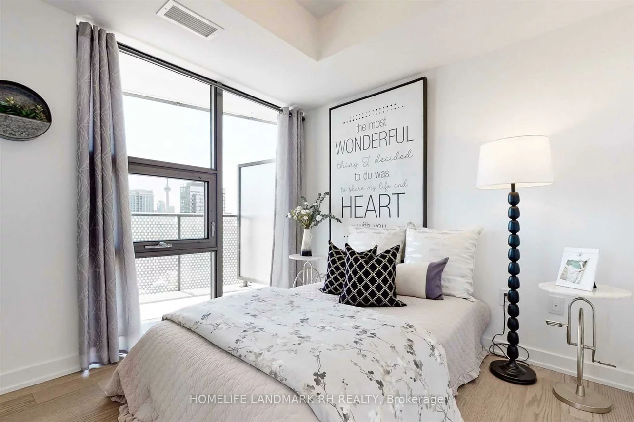 11, Wellesley, Bay Street Corridor, Toronto