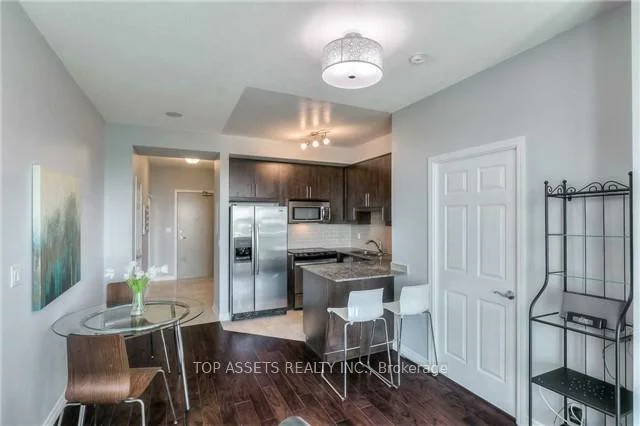 18, Holmes, Willowdale East, Toronto