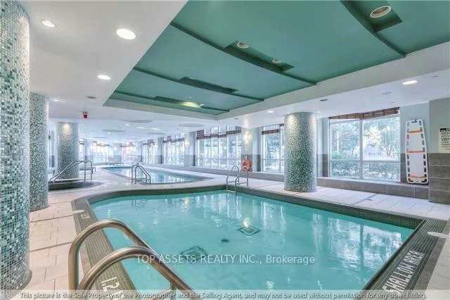 18, Holmes, Willowdale East, Toronto