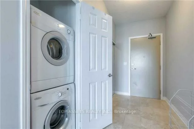 18, Holmes, Willowdale East, Toronto