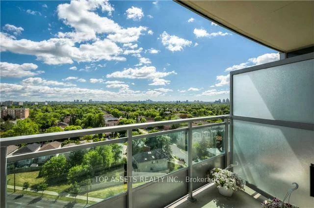 18, Holmes, Willowdale East, Toronto