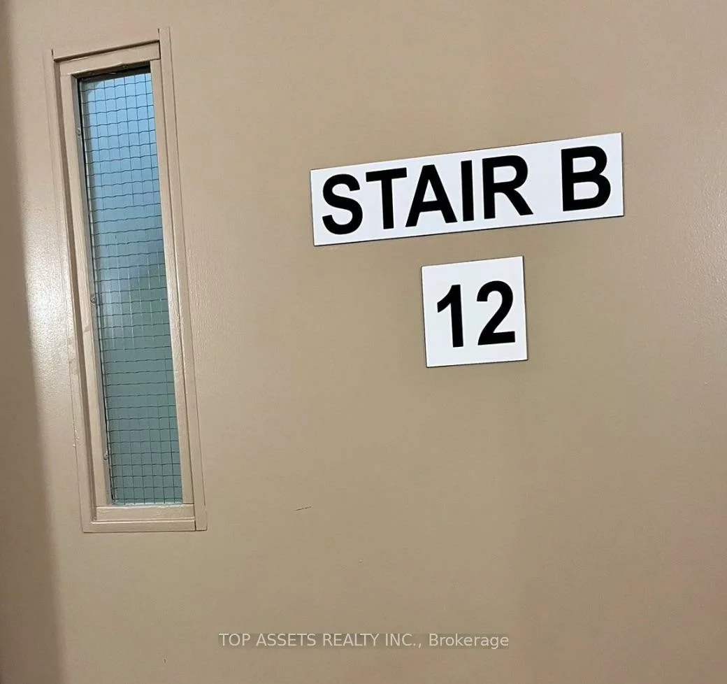 18, Holmes, Willowdale East, Toronto