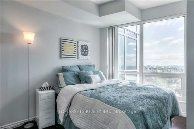 18, Holmes, Willowdale East, Toronto