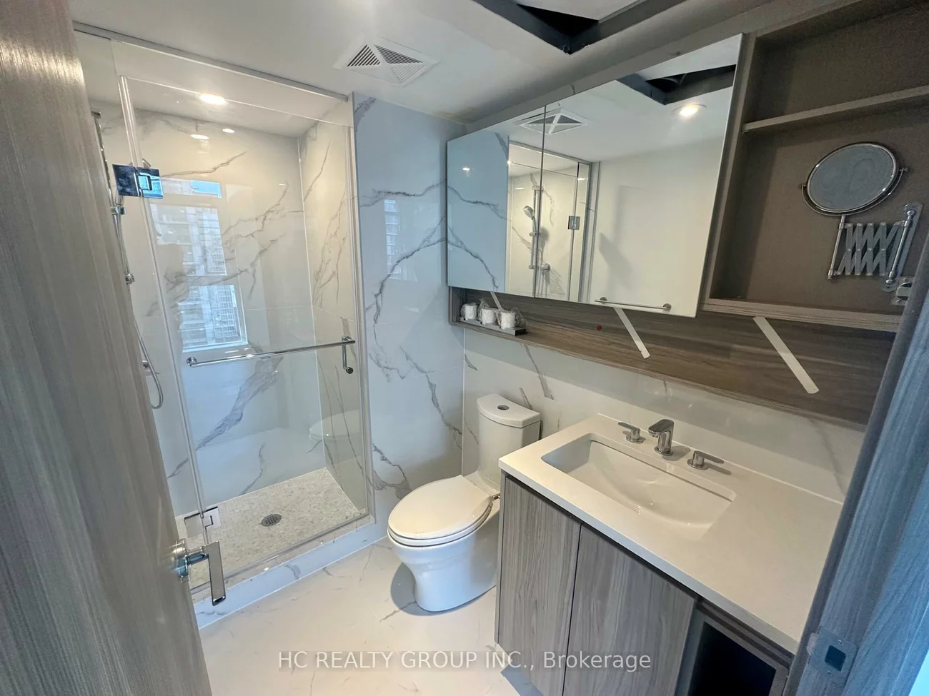 38, Widmer, Waterfront Communities C1, Toronto